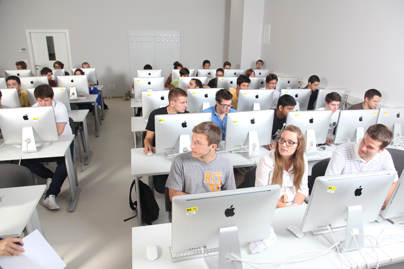 studenti stječu povezana znanja informatike na studiju informacijska tehnologija